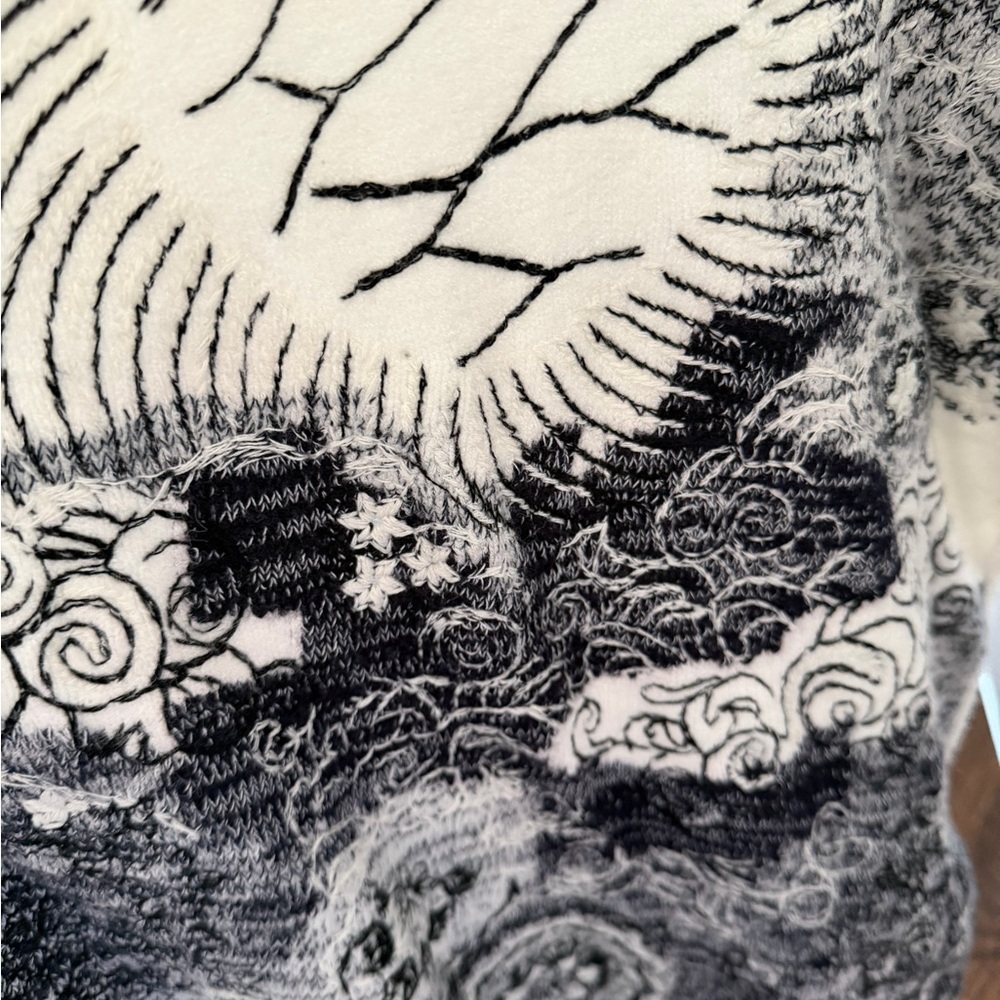 Embroidered sweater - Picture 2 of 6
